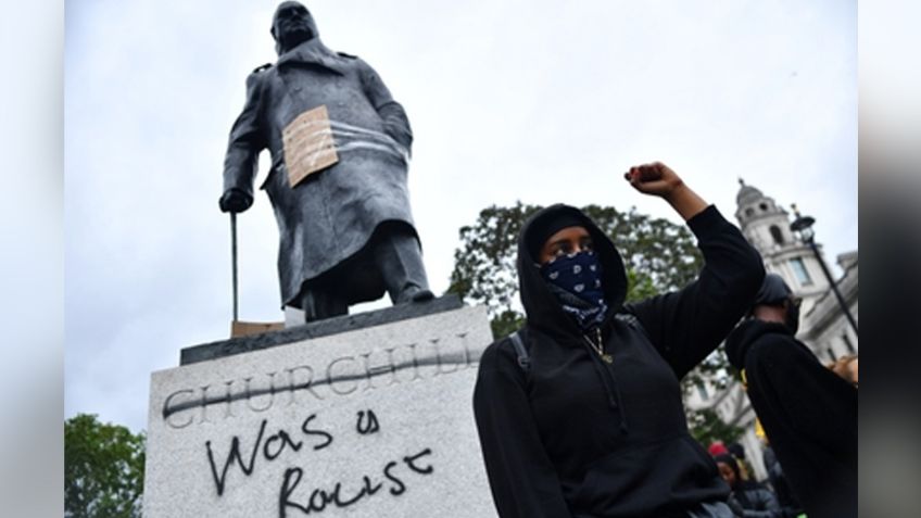 Protestas en Reino Unido se salen de control y vandalizan monumento de Winston Churchill: "Era racista"