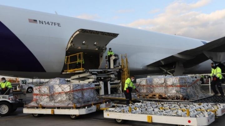 Nuevo vuelo con 45 ventiladores para atender Covid-19 llega a México