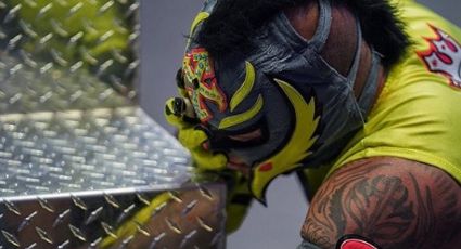 Rey Mysterio vuelve al hospital: Seth Rollins le daña el ojo en su pelea de 'venganza' en la WWE