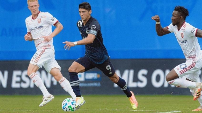 Alan Pulido y el Sporting KC consiguen pase a los octavos del torneo de MLS