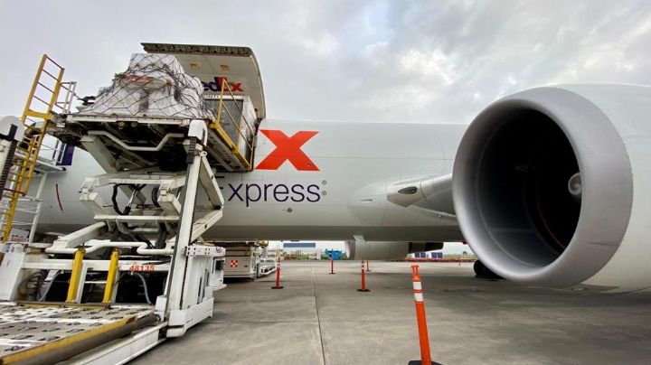 Ayuda Covid-19: Más ventiladores para México llegan de EU a Toluca