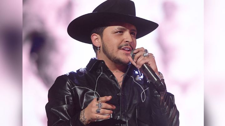 ¿Con copas de más? Christian Nodal causa POLÉMICA al aparecer en estado inconveniente