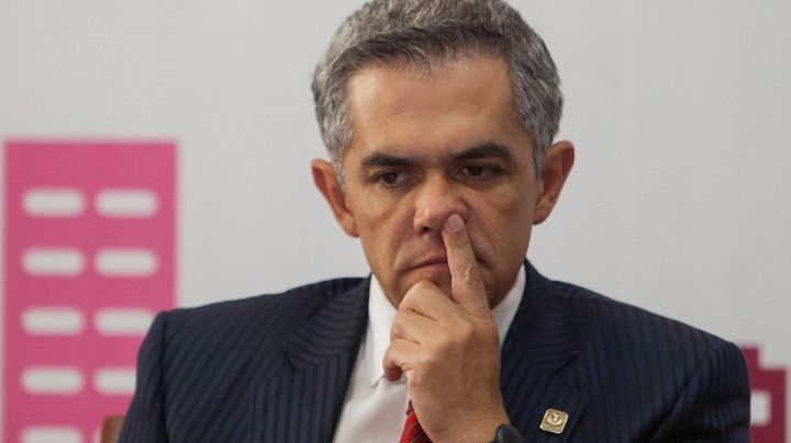 ¡Lo cacharon! Exjefe de Gobierno de la CDMX sufre penoso momento durante videollamada