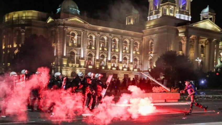 Toque de queda por Covid-19 provoca manifestación en Serbia; hay 60 heridos