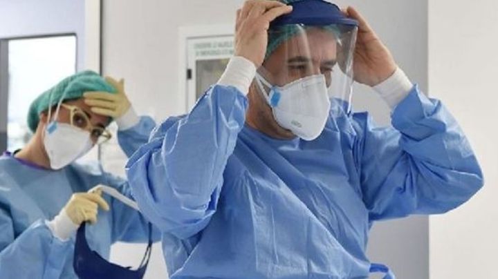 Covid-19: AstraZeneca suspende las pruebas de su vacuna por efectos colaterales