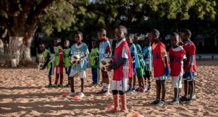 Tragedia en Uganda: 10 niños mueren en un campo de futbol tras el impacto de un rayo