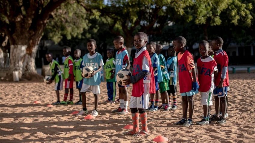 Tragedia en Uganda: 10 niños mueren en un campo de futbol tras el impacto de un rayo