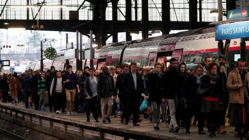 Francia: Miles de usuarios quedan atrapados en trenes por falla eléctrica