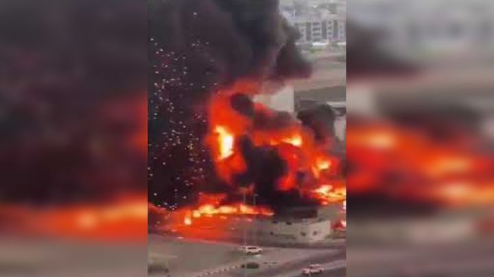 VIDEOS: Un intenso incendio consume un mercado en Emiratos Árabes Unidos
