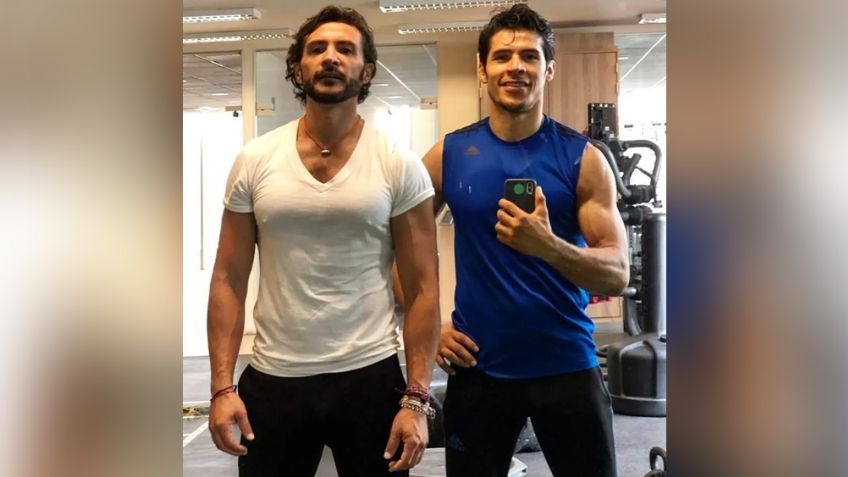 En fiesta de TV Azteca captan a conductor de 'VLA' muy abrazado con exintegrante de 'Exatlón'