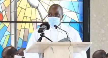 VIDEO: Sacerdote muere de manera inesperada durante una misa en Camerún