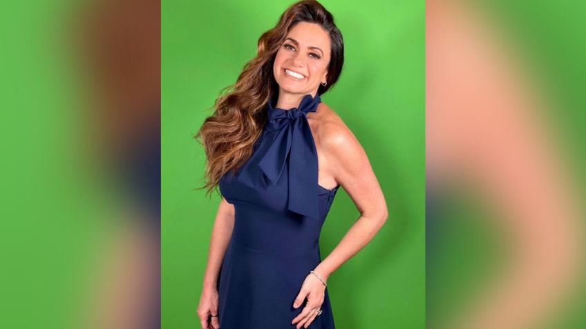 Penélope Menchaca roba suspiros al posar espectacular a sus 54 años desde la playa