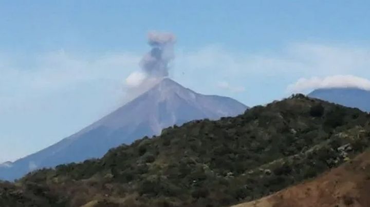 Guatemala: Reportan erupción del Volcán de Fuego: "Hay avalanchas de lava débiles y moderadas"