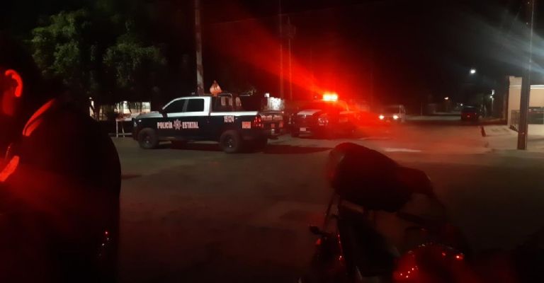 Autoridades llegan al sitio del crimen