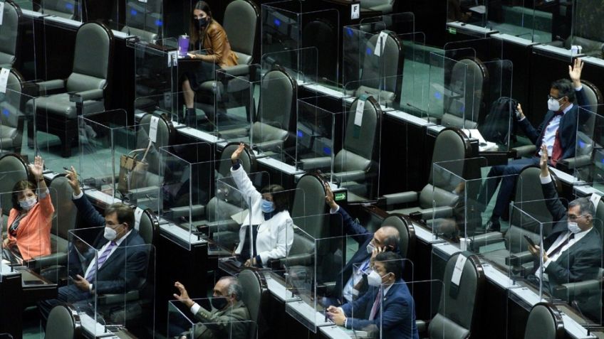 "Austeridad irresponsable": PRD se va contra AMLO y lo acusa por el incendio en Metro