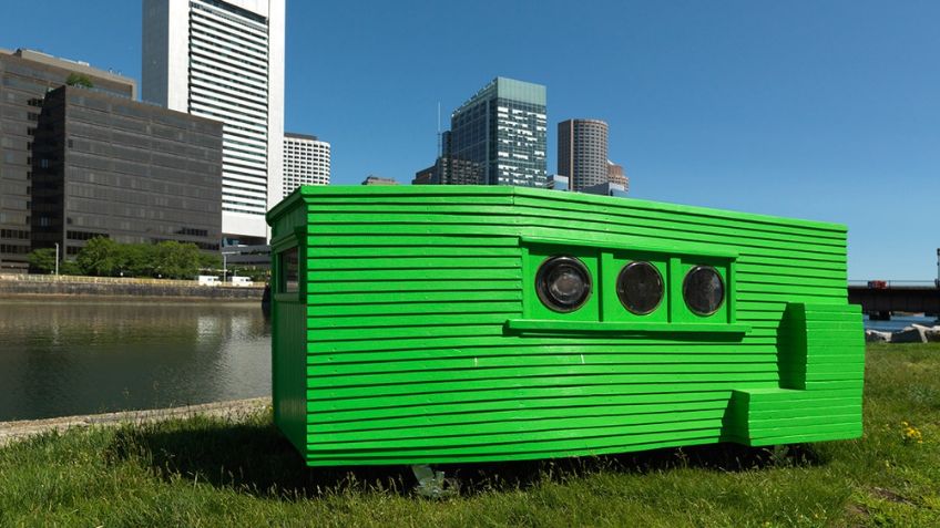 VIDEO: Youtuber se hace viral por pasar 24 horas en la casa más pequeña de Airbnb