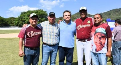 Pío López Obrador: Sedatu lo beneficia con 103mdp para remodelación de estadio