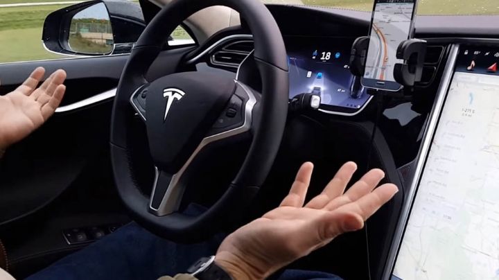 Dueño de coche inteligente recibe gran susto al ver que su coche detectaría a gente muerta