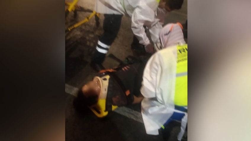 Sujeto se salva de 'milagro' luego de lanzarse de un puente peatonal y ser arrollado por auto