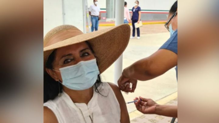 Regidora de Morena en Acapulco desata polémica al vacunarse contra Covid-19