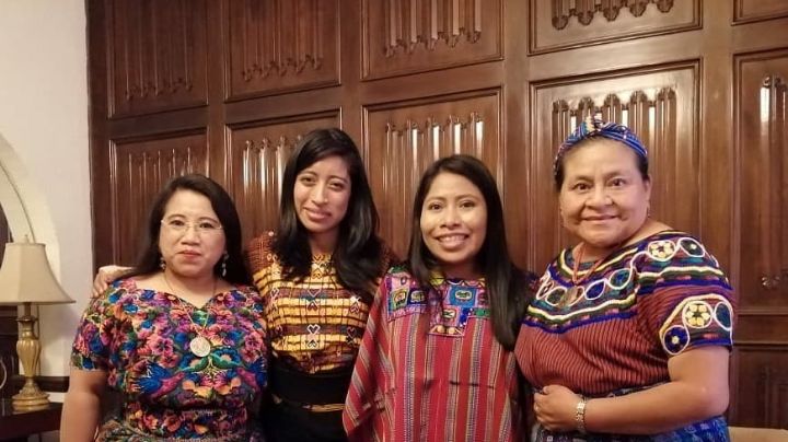 Yalitza Aparicio presume foto con la activista guatemalteca Rigoberta Menchú