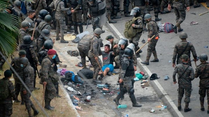 Caravana Migrante y militares de Guatemala se enfrentan con gas lacrimógeno en frontera