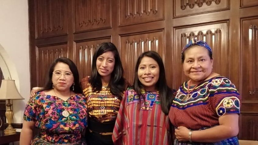 Yalitza Aparicio presume foto con la activista guatemalteca Rigoberta Menchú