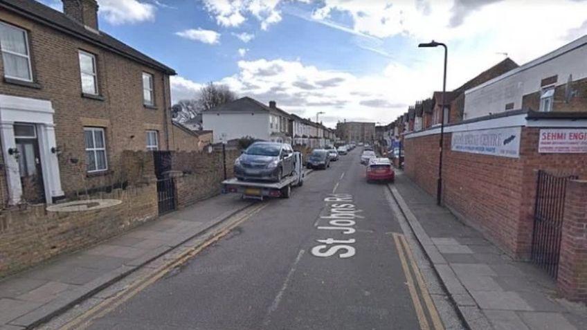 Pelea masiva desata pánico en las calles por enfrentamiento con botellas y cuchillos