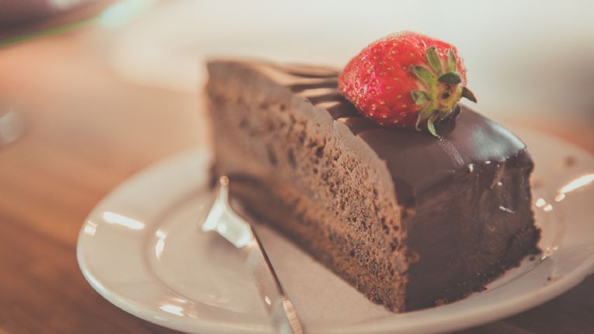 ¡Deleita tu paladar! Date un respiro de la vida con este delicioso pastel de chocolate con queso