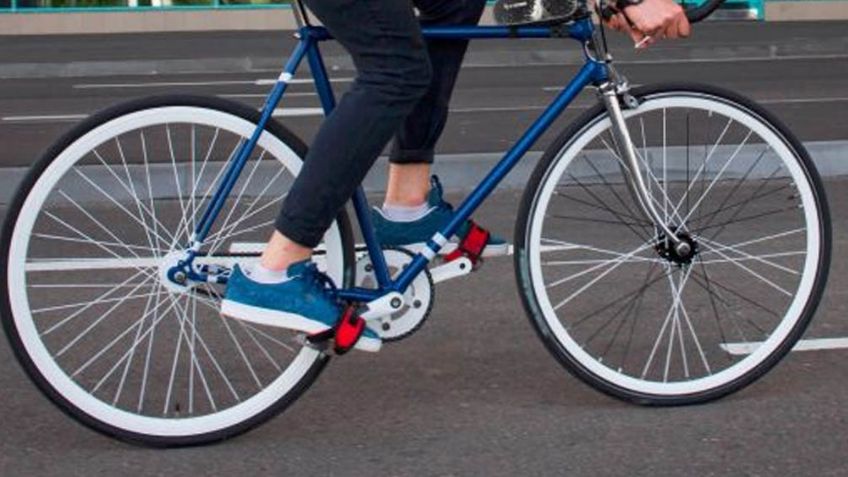 VIDEO: Joven sufre terrible caída en bicicleta al tratar de saltar una arroyo