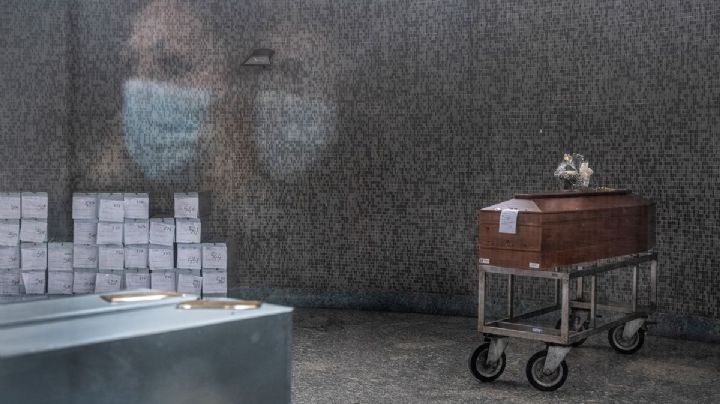 Funerales Covid-19; lo duro de despedirse a través de una ventana