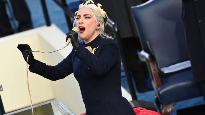 VIDEO: Comparan a Lady Gaga con quinceañera por su entrada a toma de protesta de Joe Biden