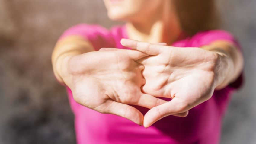 ¿Mucho tiempo en la silla?  Estos estiramientos te ayudarán a darle un descanso a tu cuerpo