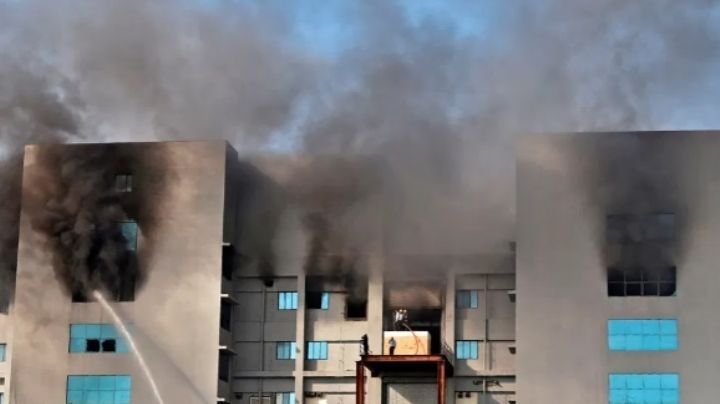 AstraZeneca: Incendio en la mayor fábrica de vacunas en la India amenaza su producción