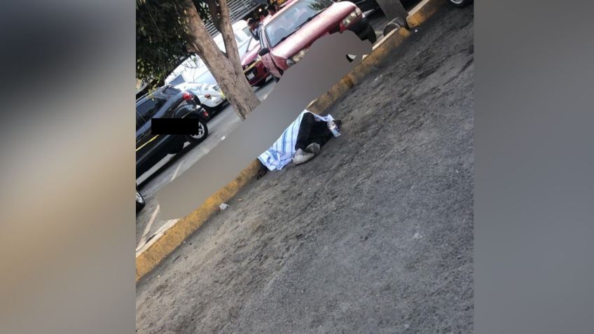 Joven en situación de calle es encontrado sin signos vitales al exterior de un mercado