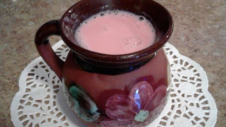 ¡Dile adiós al frío! Este delicioso atole de rompope de piñón te calentará hasta el alma