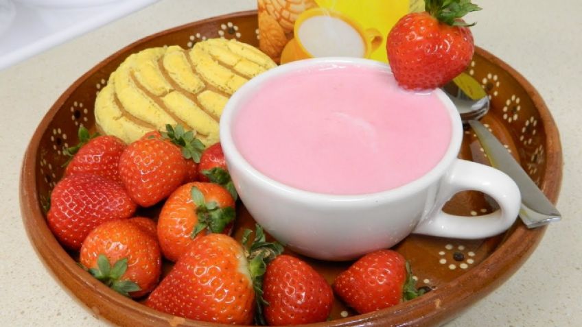 ¿Te cuidas durante el confinamiento? Este atole de fresas 'fitness' es ideal para ti