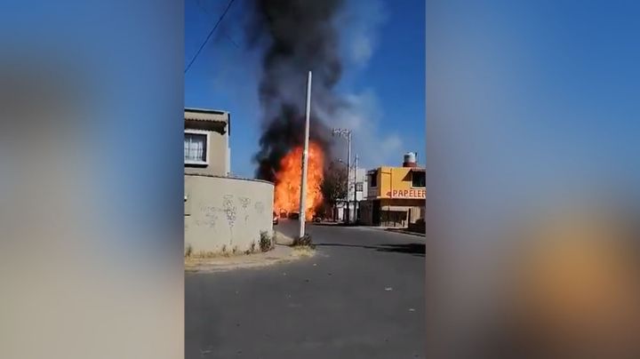 Explosión de pipa de gas desata el caos en el Estado de México; hay dos heridos