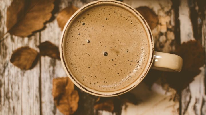 ¡Cuídate del frío durante el confinamiento! Este delicioso atole de chocolate con avena te mantendrá caliente