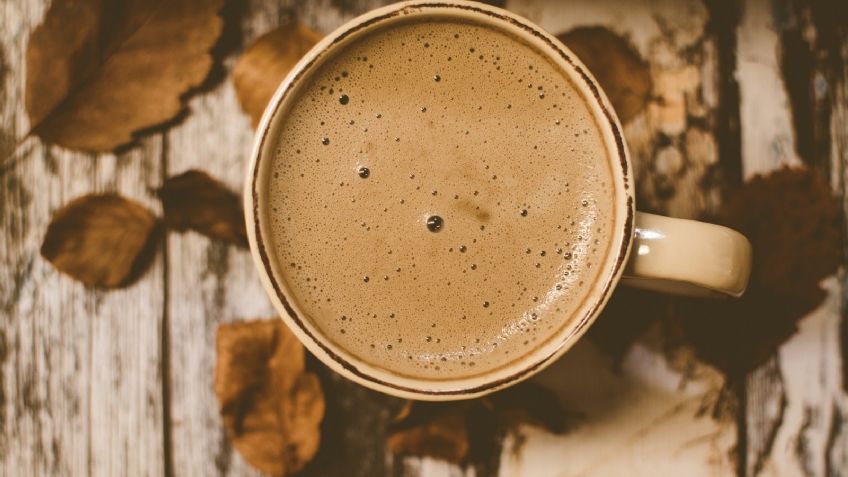 ¡Cuídate del frío durante el confinamiento! Este delicioso atole de chocolate con avena te mantendrá caliente