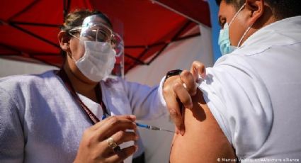 AstraZeneca y Pfizer dan revés a gobernadores del PAN; habrá vacunas hasta diciembre o 2022