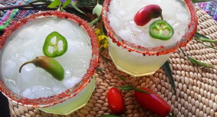 ¡Salud! Termina un día de estrés con esta margarita picante que te encantará