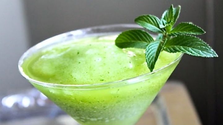 ¡Refrescante y delicioso! Disfruta de este rico frappé de ron con un toque de menta