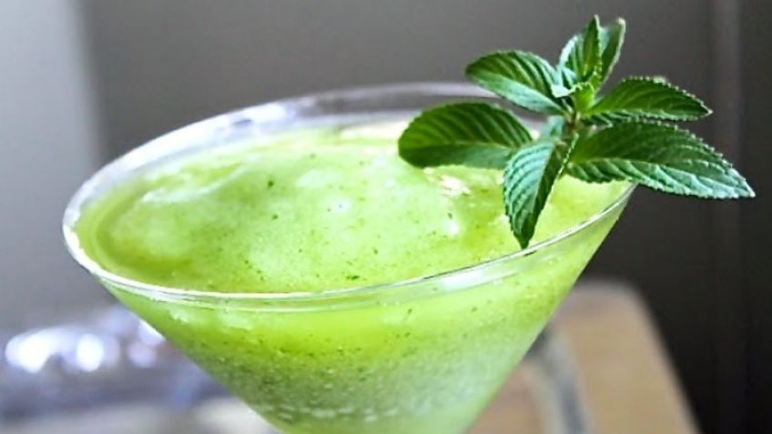 ¡Refrescante y delicioso! Disfruta de este rico frappé de ron con un toque de menta