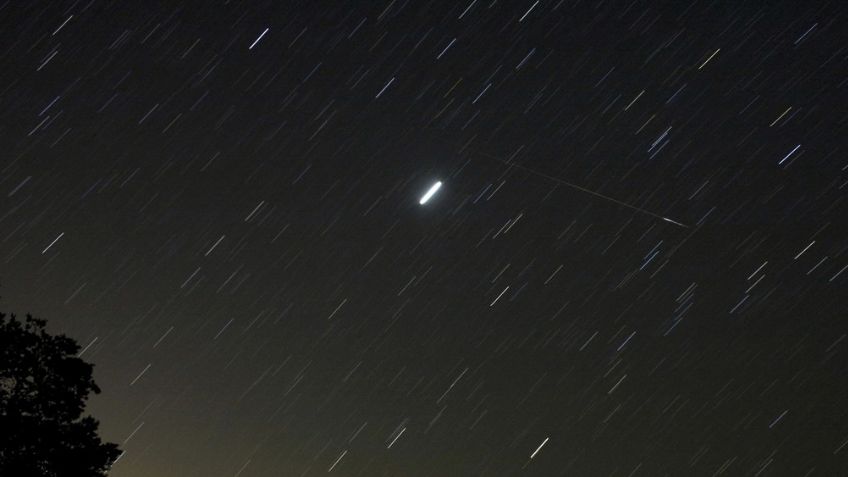 VIDEO: En isla hawaiana, captan a objeto no identificado azul en el cielo antes de caer al mar