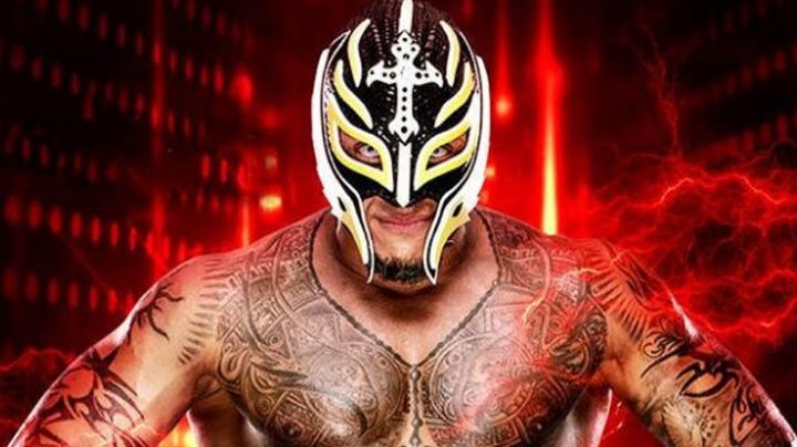 Rey Misterio acaba por revelar su identidad al dejarse ver sin su mascara por error