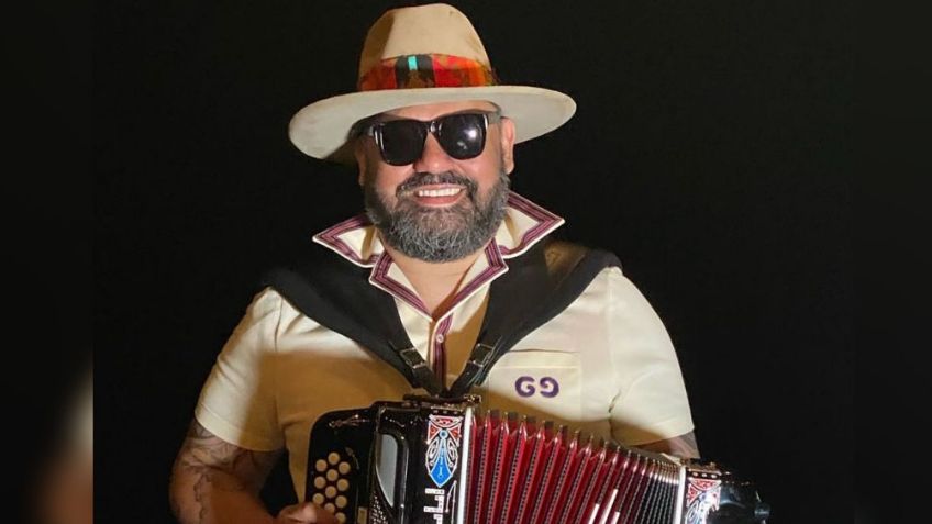 Vocalista de Intocable presume "palancas" por aplicarse antes la vacuna contra Covid-19