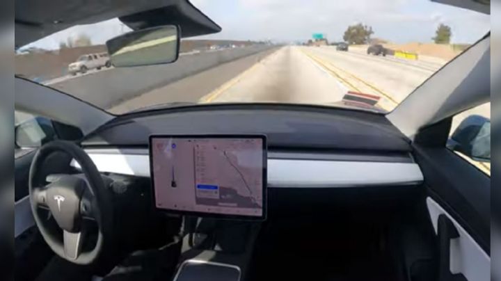 Tesla hace lo suyo y pasa a la historia con su primer viaje sin conductor