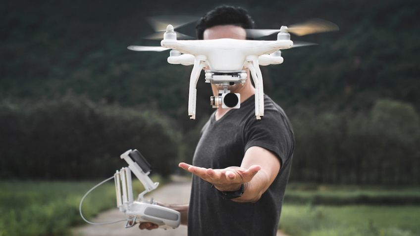 Con ayuda de un dron, joven regala una caja de donas a Policías de Pensilvania