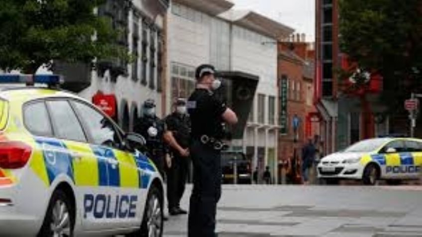 Detienen a ladrones que llamaron accidentalmente a la policía durante el robo